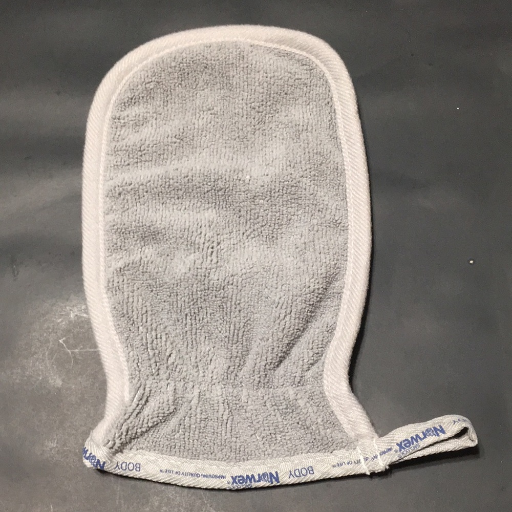 NWOT Norwex Body Scrub Mitt with Baclock Graphite